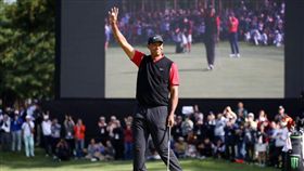 伍茲美巡82冠到手　球星讚他活傳奇（圖／翻攝自推特）