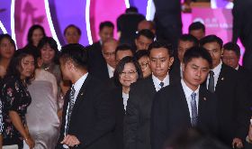 台灣裙襬搖搖LPGA歡迎晚宴　蔡總統