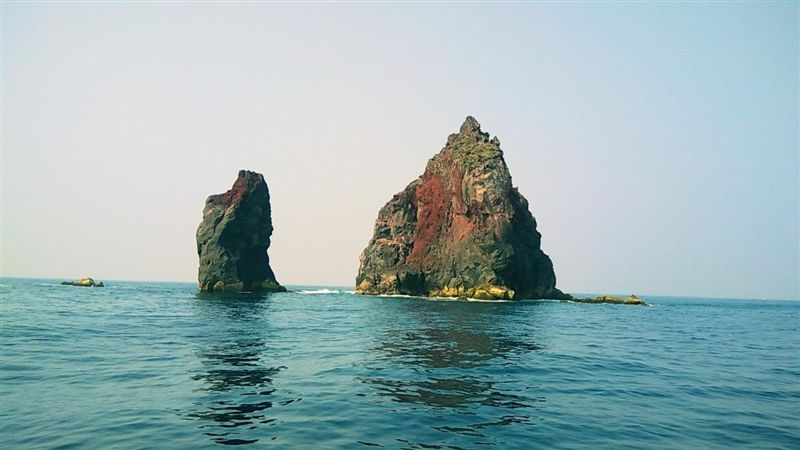 基隆外海發生船難！2漁船救起10人