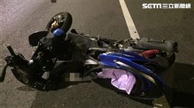 興大生枉死！賓士高速撞飛「機車全毀人噴飛」　駕駛嚇傻竟拔腿逃(圖/翻攝畫面)_
