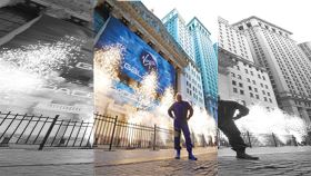 維珍銀河公司28日在紐約證券交易所上市，公司創辦人布蘭森（圖）親自敲響交易鑼。（圖取自twitter.com/virgingalactic）