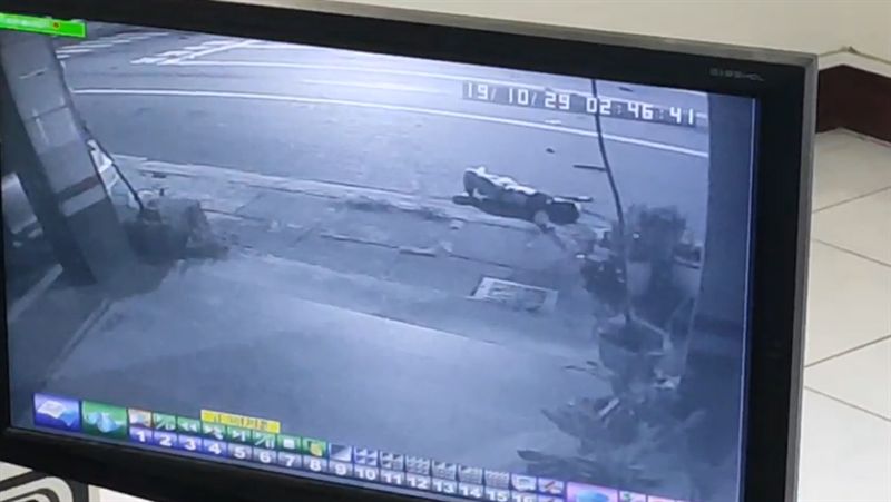 男大生遭撞「人球翻滾」驚悚畫面曝光