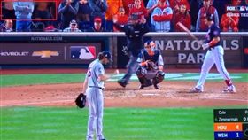 在世界大戰G5中露胸的國民女球迷（圖／翻攝自Exquisimagic YouTube）