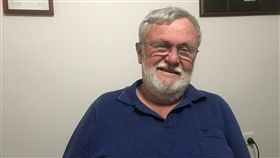 澳洲退休律師長期挺台今年73歲的澳洲退休律師達菲近期向澳洲國會請願，請求眾議院要求澳洲政府，給予中華民國在台灣正式、全面的外交承認。他希望連署能獲得2萬人支持，越多越好。（達菲提供）中央社記者石秀娟雅加達傳真　108年10月29日