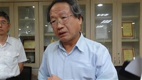 非洲豬瘟11月底演習　地方須提報追蹤資料　非洲豬瘟中央災害應變中心副指揮官、農委會副主委黃金城29日說，11月底、12月初將進行爆發案例場沙盤演習，標準作業最慢11月中旬出爐，屆時地方政府2到4小時內須提報疫情追蹤資料。圖為黃金城10月9日受訪畫面。中央社記者楊淑閔攝　108年10月29日