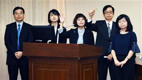 中選會委員被提名人出席審查會中選會委員被提名人東吳大學政治學系特聘教授兼人文社會學院院長黃秀端（右起）、內政部常務次長邱昌嶽、高雄大學財經法律學系教授陳月端、政治大學政治學系副教授林超琦及成功大學政治學系副教授蒙志成等5人，14日在立法院出席人事審查會。中央社記者施宗暉攝  108年10月14日