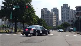 開車,車禍,防撞,紙箱,新手上路(圖/翻攝自報廢二館)