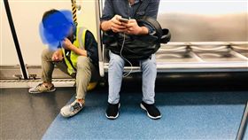 「總還有這麼古意的人」空蕩蕩車廂只有他坐地上　網心疼：明明還有位子(圖/翻攝自爆怨)