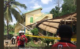 （菲律賓民答那峨島6.6強震　餘震不斷至少釀7死數十傷）
菲律賓,地震,民答那峨島,避難
（圖／翻攝自Philippine Red Cross 推特）
https://twitter.com/philredcross