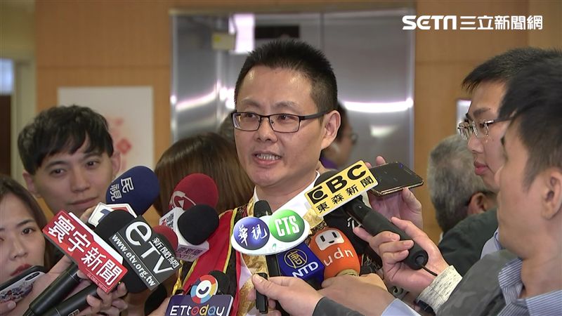 鴻海人披台灣維新參戰：沒跟郭董報備