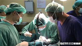 國泰醫療團送愛至斐濟。（圖／國泰醫院提供）
