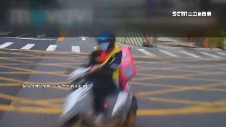 外送員又危騎！疑闖紅燈衝路口險遭撞