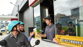 麥當勞11/6起歡樂送與得來速 不主動提供吸管