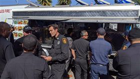 詹皇請餐車慰勞救災人員。（圖／翻攝自推特）