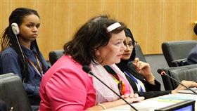 英國駐聯合國大使皮爾斯（中）代表23國發出聯合聲明，呼籲中國政府尊重新疆及中國各地人權。（圖取自英國外交及國協事務部網頁www.gov.uk/government/organisations/foreign-commonwealth-office）
