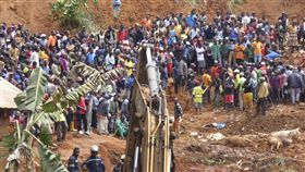 喀麥隆大雨引發土石流，一夜至少42人罹難。(圖／美聯社／達志影像)

