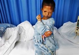 為照顧生病弟！女大生省錢每天辣椒拌飯…體重剩21公斤（圖／翻攝自微博）