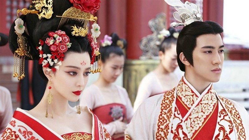 狄仁傑勸戒色　武則天張嘴：你看這啥