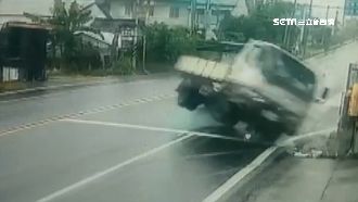 害小貨車撞電線桿　肇事駕駛竟逃逸
