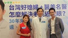 鏡頭前展露自信微笑，「台灣好媳婦」李佩甄、醫美名醫王祚軒夫婦二人近期接受了飛秒老花近視雷射，終於擺脫多年近視困擾，對術後成果相當滿意。