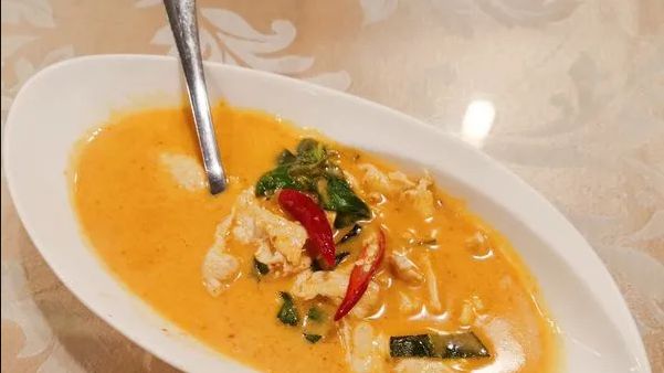 湯匙掉地！店員「三秒定律」插回餐點