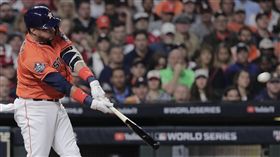 ▲古瑞爾（Yuli Gurriel）炸裂陽春砲，太空人先馳得點。（圖／美聯社／達志影像）