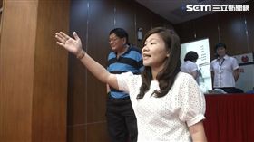 高雄市議員李雅靜與高雄市議員高閔琳，邱俊憲，李柏毅等人在議場互槓，韓國瑜人形立牌