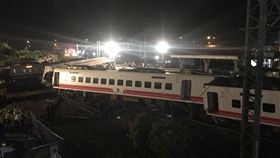 普悠瑪號翻車事故照