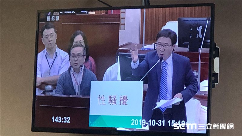 爆找學姐鎖門聊他解釋：順道把門關上