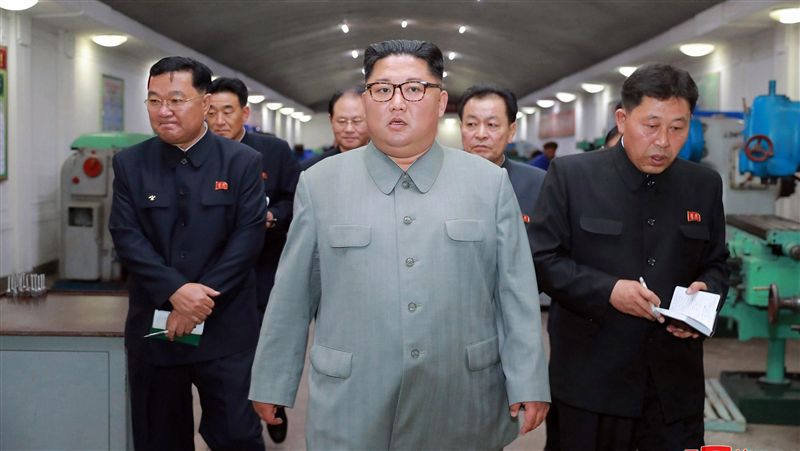 北韓又搗彈　金正恩視察長程火砲演習