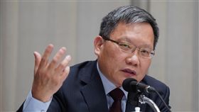 蘇建榮說明統一發票防弊機制財政部中區國稅局與檢警聯手查獲不法集團開立大量小額統一發票詐領中獎獎金。對此，財政部長蘇建榮（圖）31日出席行政院會後記者會，向媒體說明防弊機制。中央社記者徐肇昌攝  108年10月31日