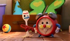 《叉奇有問題》（Forky Asks a Question）　微博