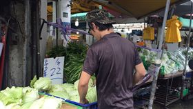 高麗菜,台北果菜批發市場,價格便宜,不會崩盤,消費(圖/中央社)