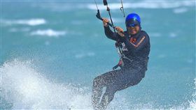 澎湖,風箏浪板國際邀請賽,競技,精彩刺激,白坑沙灘舉行(圖/林連守提供)中央社