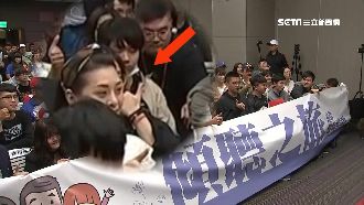 舉書遭圍剿　高中生批韓粉：不理性