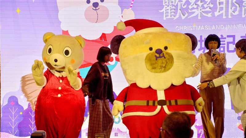 歡樂耶誕城　雙塔光雕秀點亮新板特區