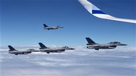 美國,F-16戰機,新墨西哥州,墜毀,飛官逃出(圖/中央社)