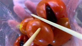 夜市,番茄梅,秤重,阿婆,話術　圖／翻攝爆怨公社