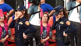 韓粉都讓開…「仙氣女警」 圖翻攝自爆廢公社公開版臉書