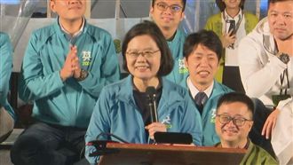 小英會青年　一句酸爆韓…眾人笑翻！