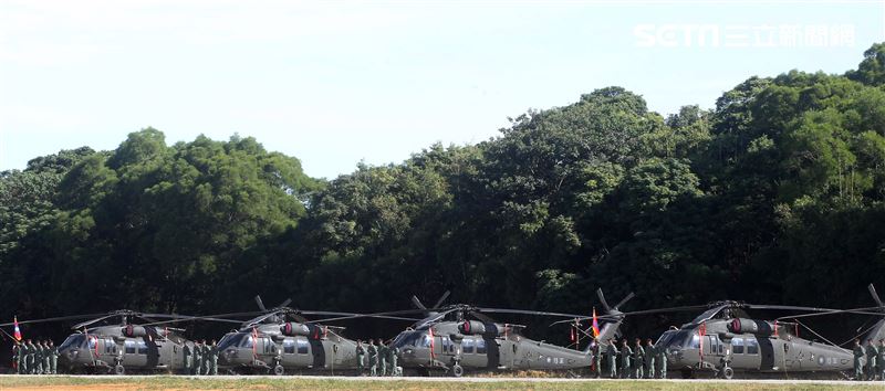 UH-60M黑鷹直升機正式加入國軍戰鬥序列，共同肩負起保家衛國的光榮使命。。（記者邱榮吉/台中拍攝）