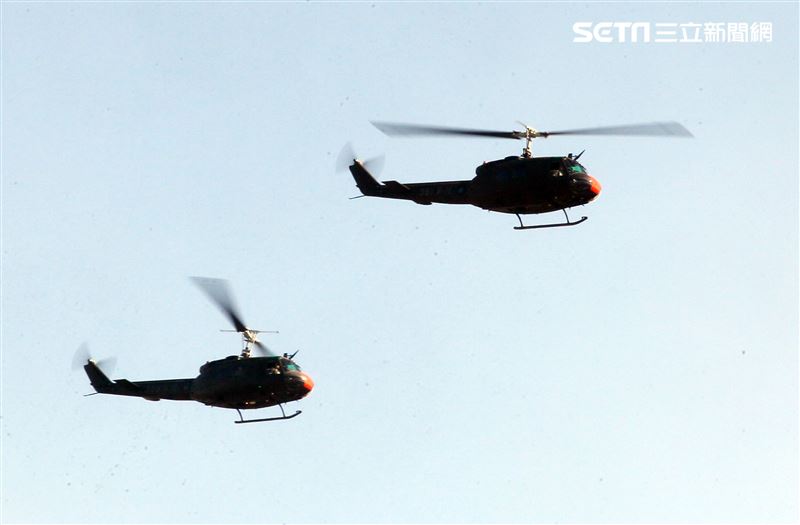 奮鬥將近50年的老戰友UH-1H直升機，正式卸下戎裝，為自己的服役生涯畫下了完美句點。。（記者邱榮吉/台中拍攝）
