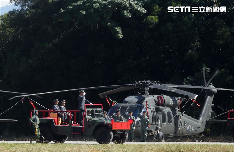 UH-60M黑鷹直升機正式加入國軍戰鬥序列，共同肩負起保家衛國的光榮使命。。（記者邱榮吉/台中拍攝）