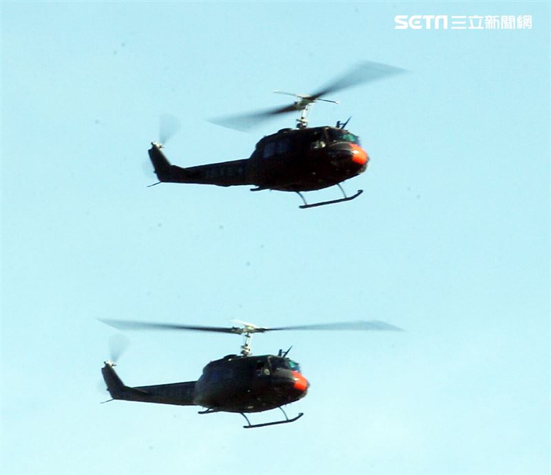 奮鬥將近50年的老戰友UH-1H直升機，正式卸下戎裝，為自己的服役生涯畫下了完美句點。。（記者邱榮吉/台中拍攝）