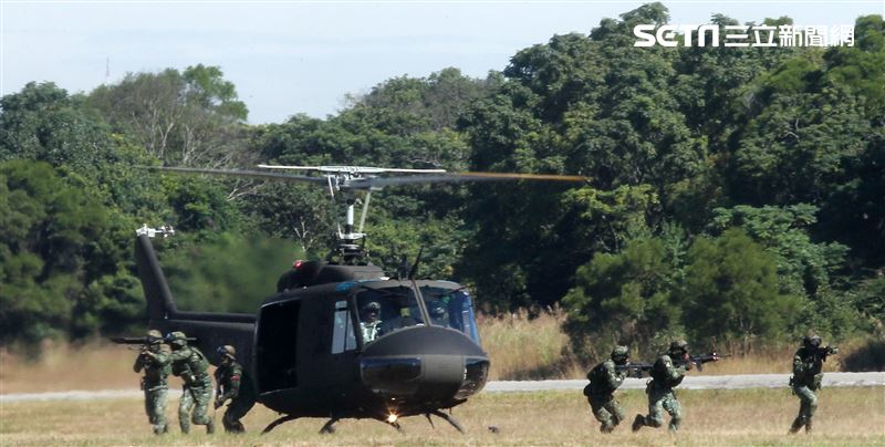 UH-60M黑鷹直升機正式加入國軍戰鬥序列，共同肩負起保家衛國的光榮使命。。（記者邱榮吉/台中拍攝）