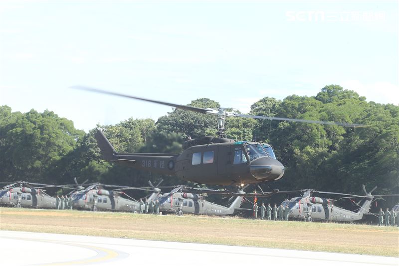 UH-60M黑鷹直升機正式加入國軍戰鬥序列，共同肩負起保家衛國的光榮使命。。（記者邱榮吉/台中拍攝）
