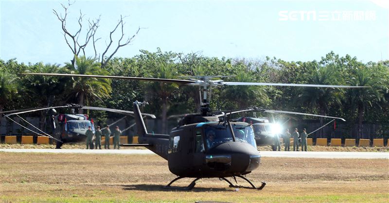 奮鬥將近50年的老戰友UH-1H直升機，正式卸下戎裝，為自己的服役生涯畫下了完美句點。。（記者邱榮吉/台中拍攝）