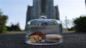  冰島最後一份麥當勞！竟然被保存了10年　現況曝光　 （圖／翻攝自Bus Hostel IG）