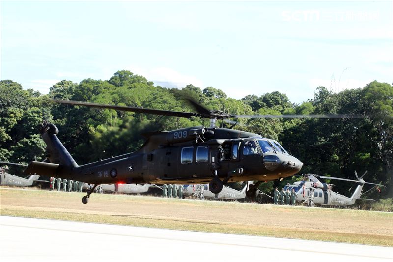 UH-60M黑鷹直升機正式加入國軍戰鬥序列，共同肩負起保家衛國的光榮使命。。（記者邱榮吉/台中拍攝）