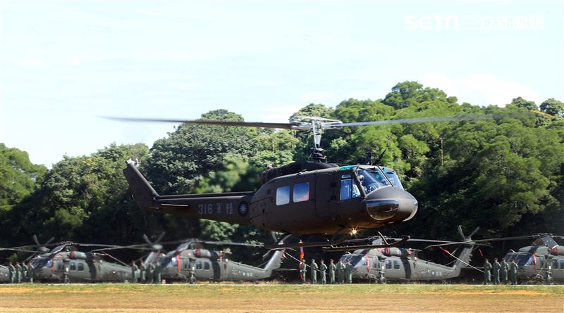 UH-60M黑鷹直升機正式加入國軍戰鬥序列，共同肩負起保家衛國的光榮使命。。（記者邱榮吉/台中拍攝）